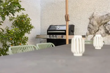 Modern 4-Bedroom Villa with Spacious Yard in Poljane