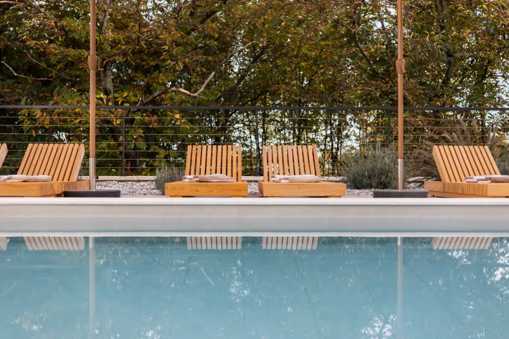 Modern 4-Bedroom Villa with Spacious Yard in Poljane