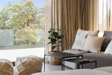 Modern 4-Bedroom Villa with Spacious Yard in Poljane