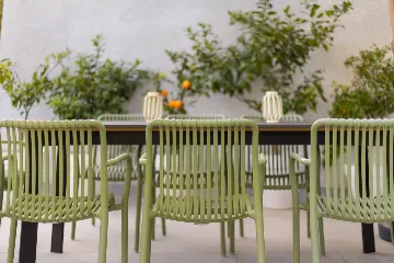 Modern 4-Bedroom Villa with Spacious Yard in Poljane