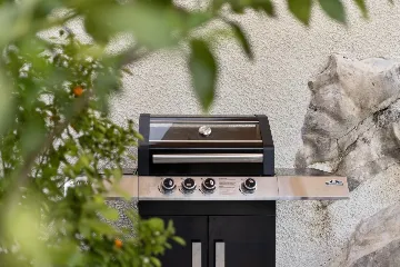 Modern 4-Bedroom Villa with Spacious Yard in Poljane