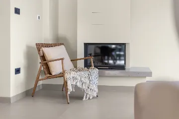 Modern 4-Bedroom Villa with Spacious Yard in Poljane