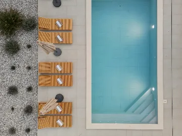 Modern 4-Bedroom Villa with Spacious Yard in Poljane