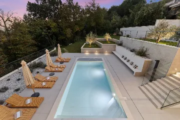 Modern 4-Bedroom Villa with Spacious Yard in Poljane