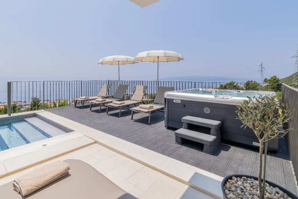 Modern Villa Retreat with Spacious Yard in Makarska