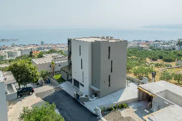 Modern Villa Retreat with Spacious Yard in Makarska