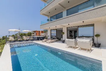 Modern Villa Retreat with Spacious Yard in Makarska