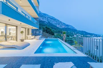 Modern Villa Retreat with Spacious Yard in Makarska
