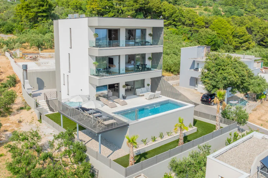 Modern Villa Retreat with Spacious Yard in Makarska