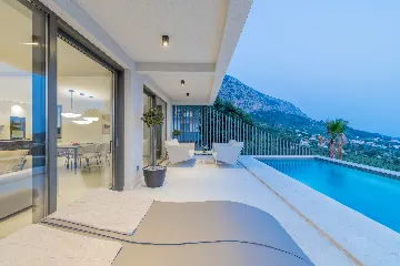 Modern Villa Retreat with Spacious Yard in Makarska