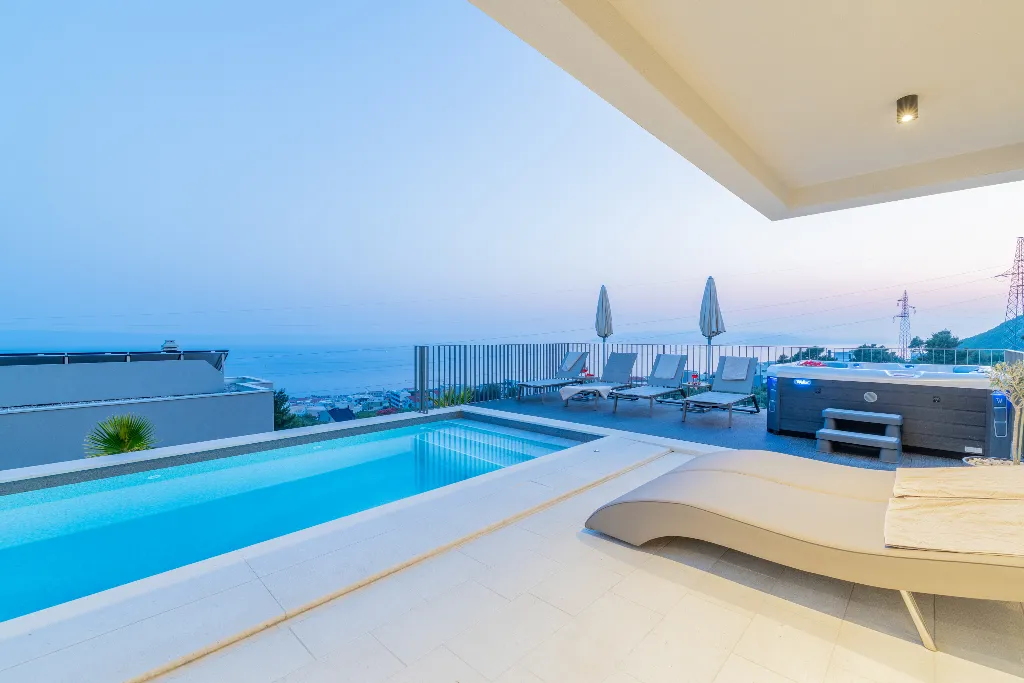Modern Villa Retreat with Spacious Yard in Makarska
