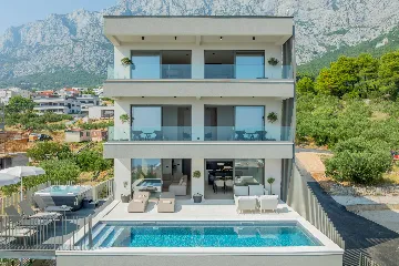 Modern Villa Retreat with Spacious Yard in Makarska