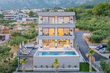 Modern Villa Retreat with Spacious Yard in Makarska