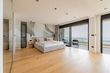 Modern Villa Retreat with Spacious Yard in Makarska