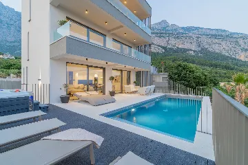 Modern Villa Retreat with Spacious Yard in Makarska