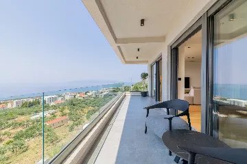 Modern Villa Retreat with Spacious Yard in Makarska