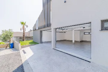 Modern Villa Retreat with Spacious Yard in Makarska