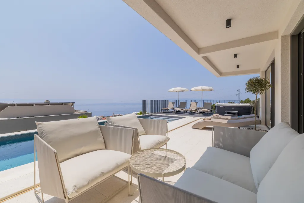 Modern Villa Retreat with Spacious Yard in Makarska