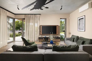 8-Bedroom Villa in Vodnjan for Up to 16 Guests