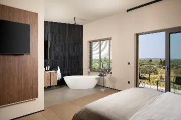 8-Bedroom Villa in Vodnjan for Up to 16 Guests