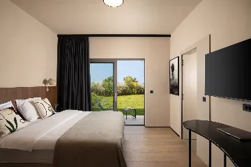 8-Bedroom Villa in Vodnjan for Up to 16 Guests