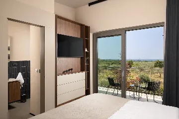 8-Bedroom Villa in Vodnjan for Up to 16 Guests