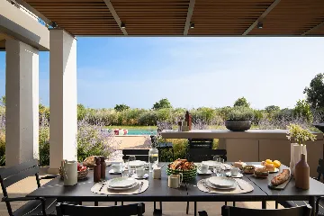 8-Bedroom Villa in Vodnjan for Up to 16 Guests