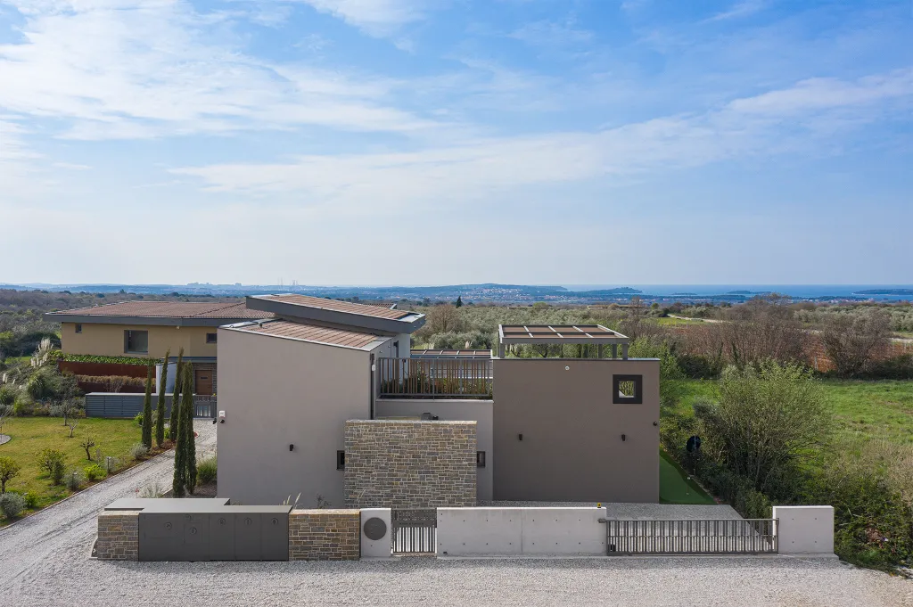 8-Bedroom Villa in Vodnjan for Up to 16 Guests