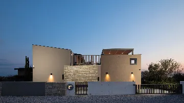 8-Bedroom Villa in Vodnjan for Up to 16 Guests