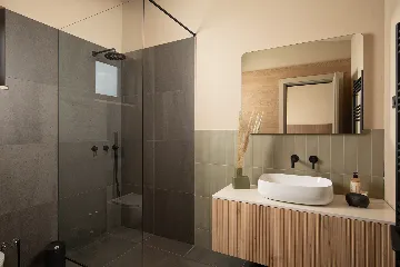 8-Bedroom Villa in Vodnjan for Up to 16 Guests