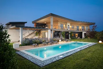 8-Bedroom Villa in Vodnjan for Up to 16 Guests