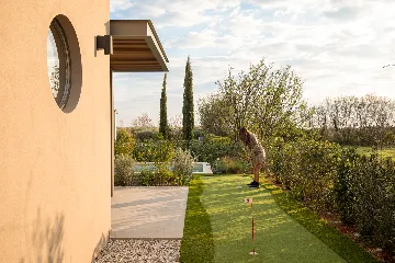 8-Bedroom Villa in Vodnjan for Up to 16 Guests