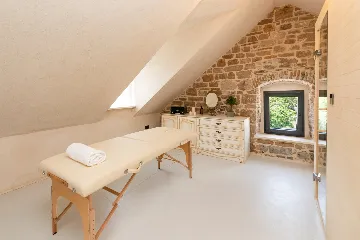 Modern Villa with Pool and Sauna in Gornji Humac