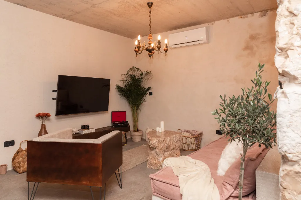Modern Villa with Pool and Sauna in Gornji Humac