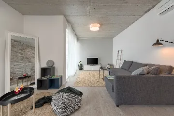 Contemporary Villa Retreat with Pool in Ližnjan