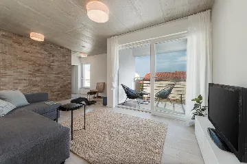 Contemporary Villa Retreat with Pool in Ližnjan