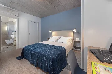 Contemporary Villa Retreat with Pool in Ližnjan