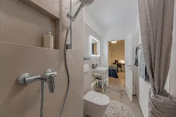 Contemporary Villa Retreat with Pool in Ližnjan