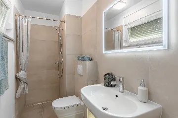 Contemporary Villa Retreat with Pool in Ližnjan