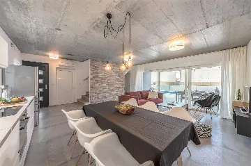 Contemporary Villa Retreat with Pool in Ližnjan