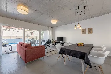 Contemporary Villa Retreat with Pool in Ližnjan