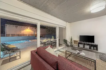 Contemporary Villa Retreat with Pool in Ližnjan