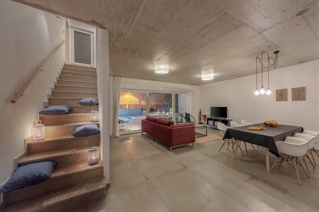 Contemporary Villa Retreat with Pool in Ližnjan