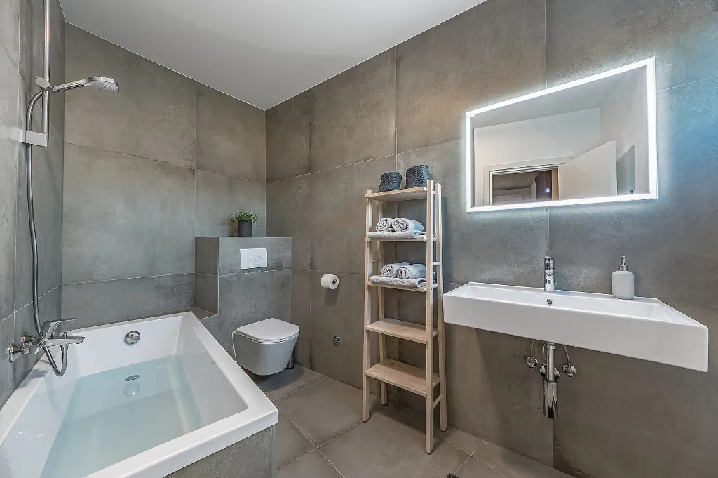 Contemporary Villa Retreat with Pool in Ližnjan