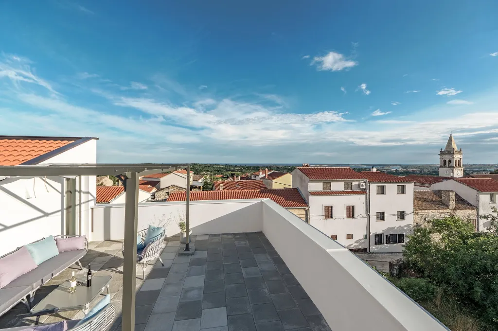 Contemporary Villa Retreat with Pool in Ližnjan
