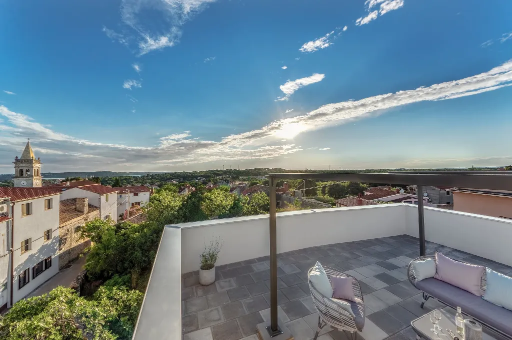 Contemporary Villa Retreat with Pool in Ližnjan