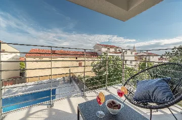 Contemporary Villa Retreat with Pool in Ližnjan