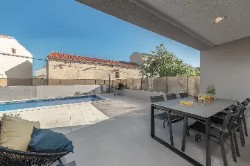 Contemporary Villa Retreat with Pool in Ližnjan