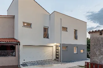 Contemporary Villa Retreat with Pool in Ližnjan