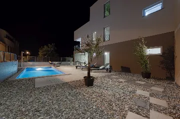 Contemporary Villa Retreat with Pool in Ližnjan